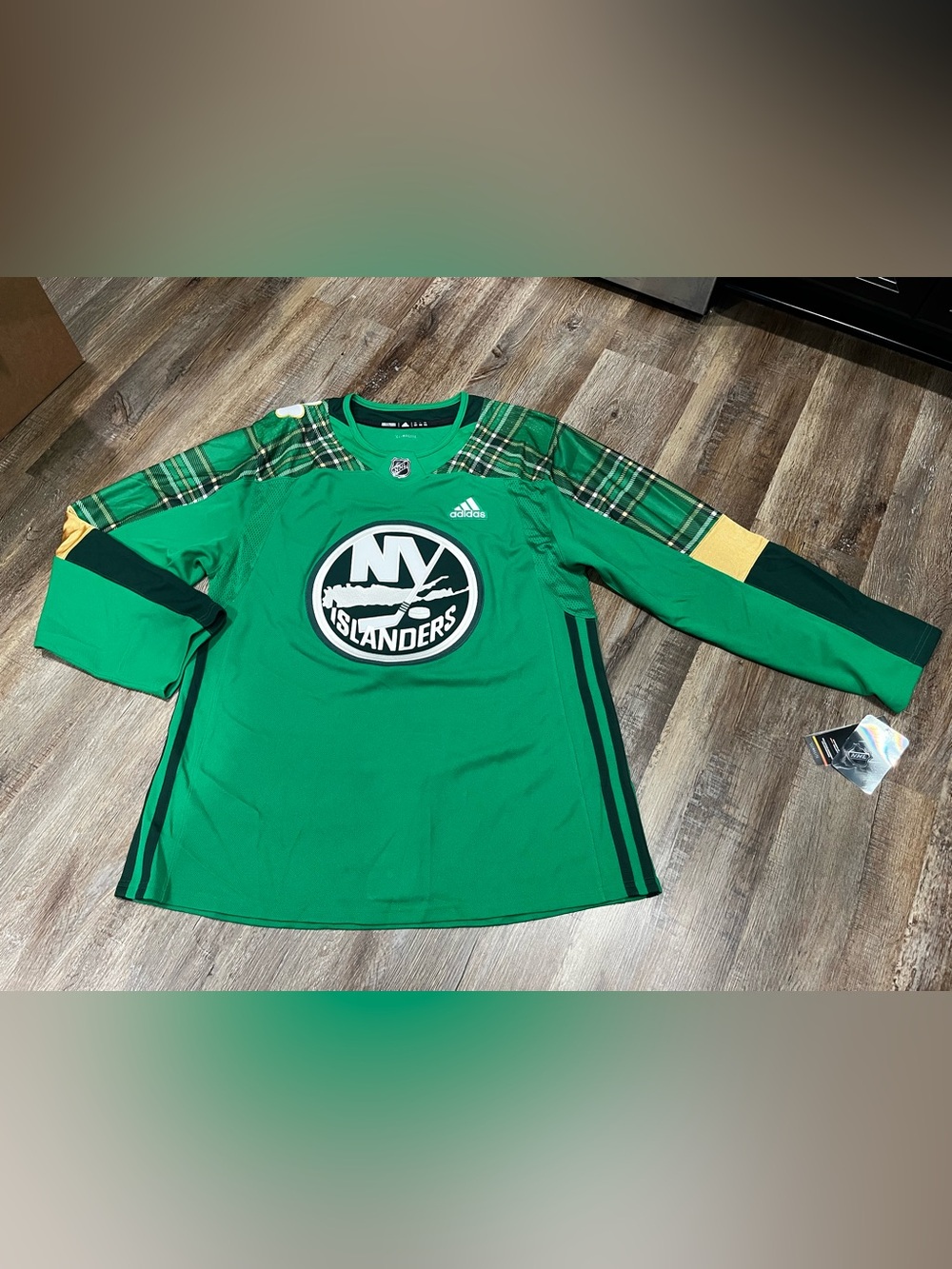 Adidas New York Islanders 2023 St. Patrick's Day Hockey Jersey CS0421 Size 52